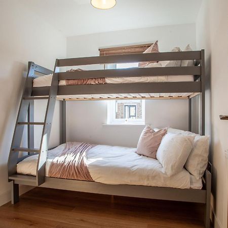 Modern 3 Bedroom House With Parking バース エクステリア 写真