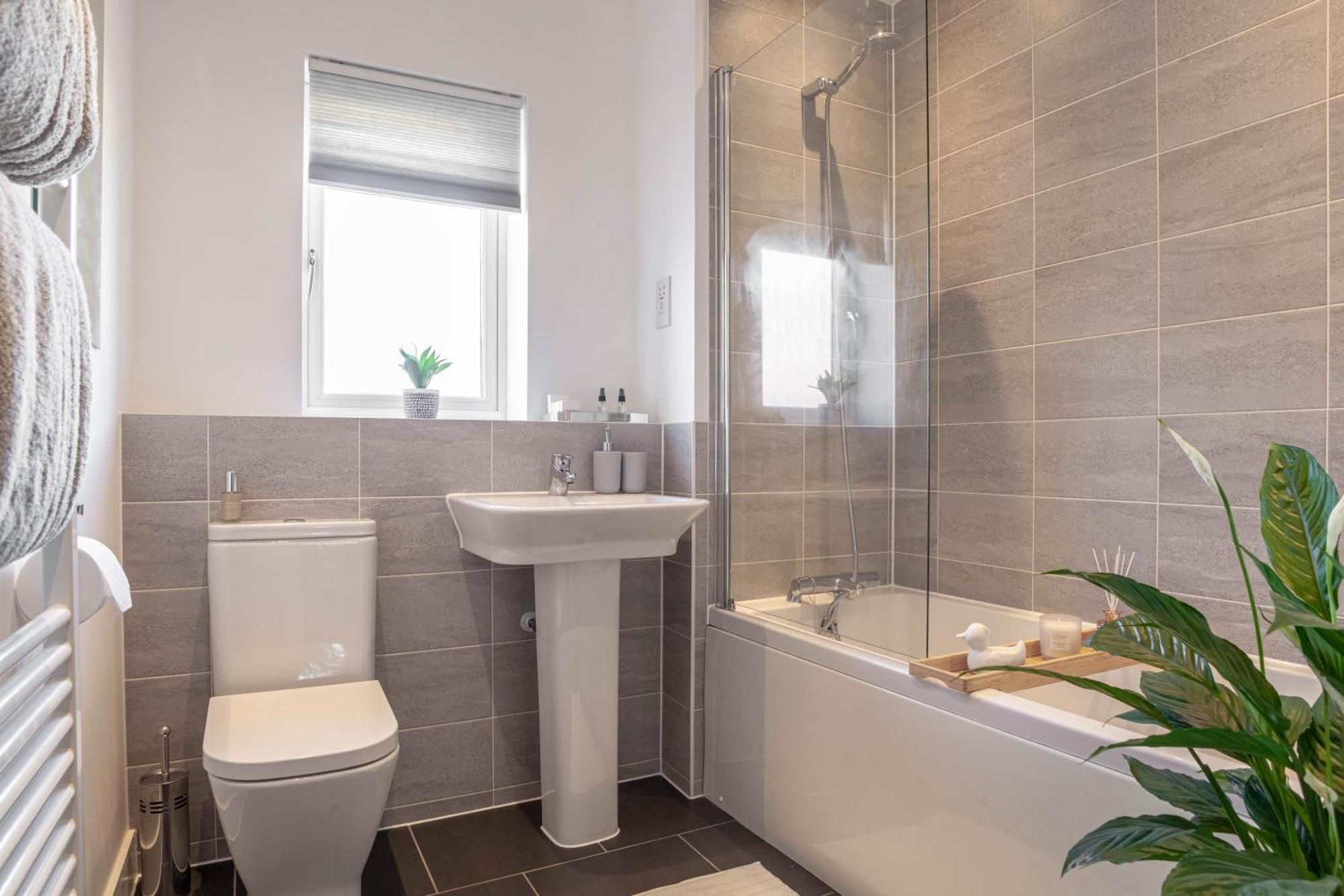 Modern 3 Bedroom House With Parking バース エクステリア 写真